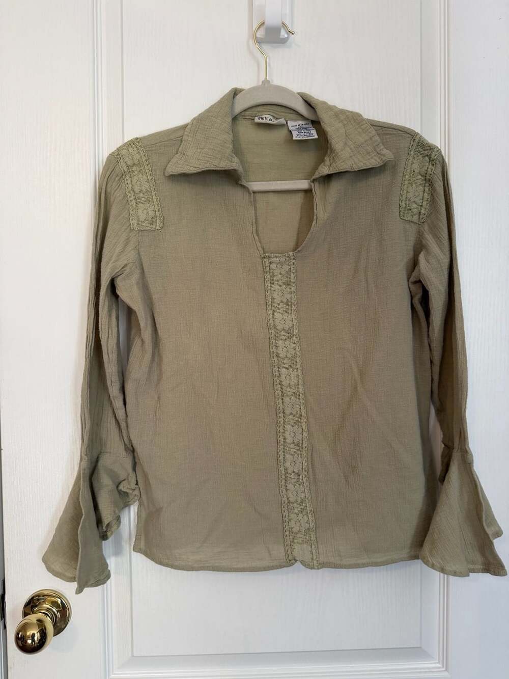 White Stag Blouse Size M Green Lace Trim Long Sleeve